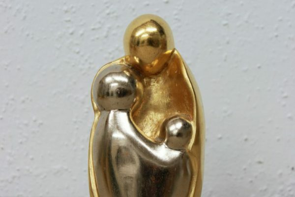 Geborgen Sein, Gipsfigur mit Blattgold und Mondgold made by Goldcreartiv